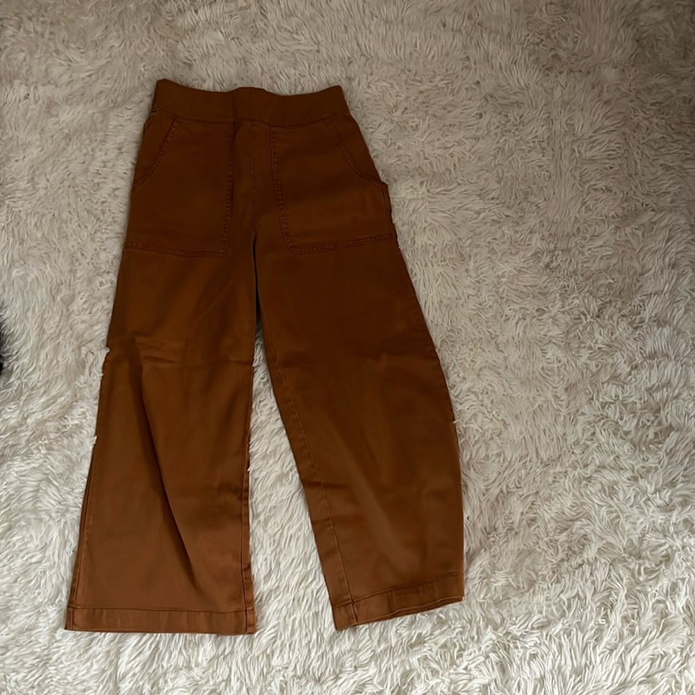 Stretchy waist orange pants! Super comfy cropped